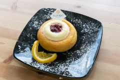 Savarin arancia e fragoline di bosco